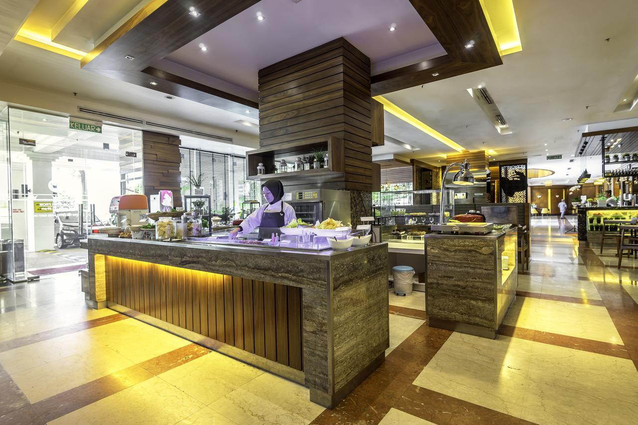 Crystal Crown Hotel Petaling Jaya Exterior photo